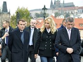 Francouzský prezident Emmanuel Macron (vlevo) a eský premiér Andrej Babi s...