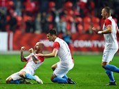 Slavia jede: Gól proti Dukle oslavují Miroslav Stoch, Ondej Kúdela a Vladimír...