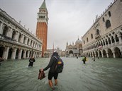 Voda v Benátkách nebezpen stoupá.