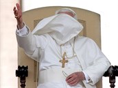 Pape Benedikt XVI. káe.
