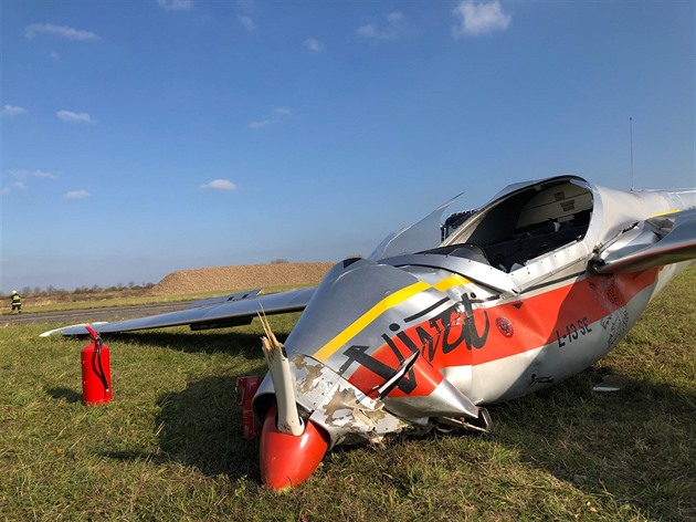 Pi pádu sportovního letadla na letiti v Dolním Beneov-Zábehu se zranil...