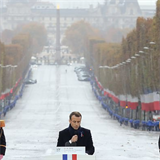 Prezident Macron pronesl e u Vtznho oblouku.