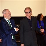 Bill Nighy rozesml i Marka Ebena, kter rozsvcen vnon vzdoby moderoval.