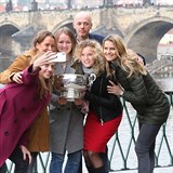 esk tenistky oslavily zisk Fed Cupu. Lucie afov s nimi byla u jen jako fanynka.