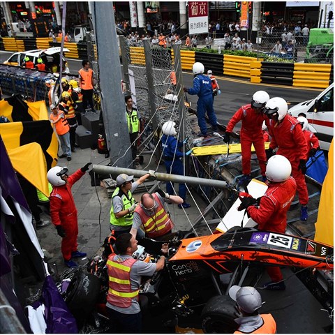 V Macau došlo k tragické nehodě, závodkyně přežila vlastní smrt.