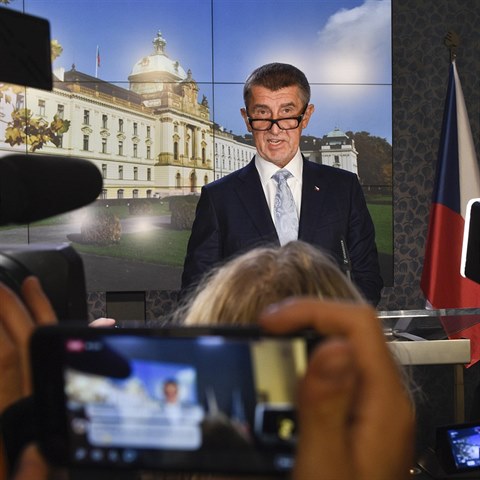 Premir Andrej Babi okomentoval 14. listopadu 2018 v Praze na tiskov konferenci po setkn s americkm ministrem energetiky Rickem Perrym tak ppad dajnho nedobrovolnho dren jeho syna Andreje Babie mladho na Krymu kvli kauze ap hnzdo.