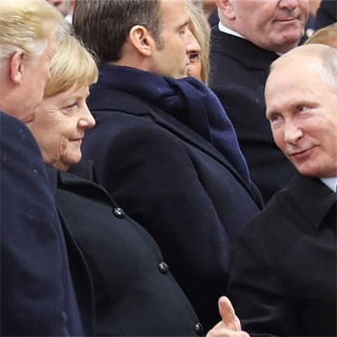 Do Pae dorazil i rusk prezident Vladimir Putin a Angela Merkel.