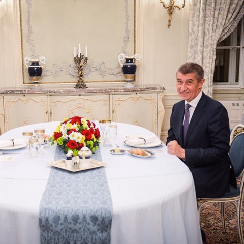 Prezident pozval na zámek v Lánech premiéra Babiše kvůli kauze spojené s jeho...
