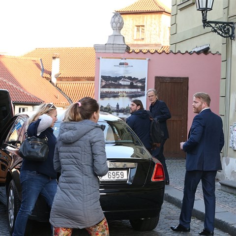 Bill Nighy si v Praze za�el na pozdn� ob�d.
