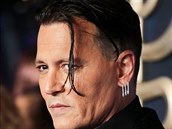 Johnny Depp pi premiée Fantastických zvíat vypadal skvle.