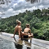 Dara Rolins na Bali doprovodí dcera Laura.