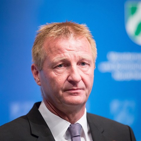Bval ministr vnitra Severnho Porn-Vestflska Ralf Jger se v pomoci tch, kdo se zaruili za uprchlky, aktivn angauje.