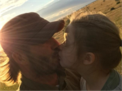 David Beckham políbí dceru a je z toho ohe na stee.