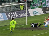 První gól Slavie v Karviné stílí Tomá Souek.
