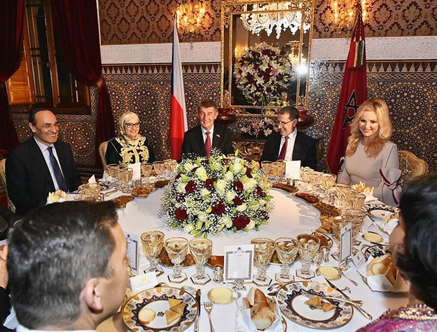 eský premiér Andrej Babi (uprosted) poveeel 4. prosince 2018 v Rabatu s...