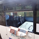 Hasii na Opavsku vyprostili autobus z pkopu i s jeho cestujcmi
