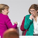 Střídání! Angela Merkelová místo v čele CDU přepustila „mini-Merkelové“ ...