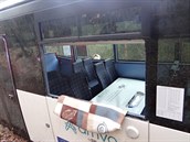 Hasii na Opavsku vyprostili autobus z píkopu i s jeho cestujícími