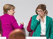 Stídání! Angela Merkelová místo v ele CDU pepustila mini-Merkelové ...