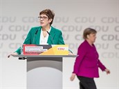 Angela Merkelová postupn odchází z politiky. Nahradí ji Annegret...