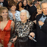 Utajen dcera Clinta Eastwooda Laurie Murray vlevo, uprosted jeho matka.