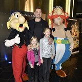 Jkl vzal sv dcerky na premiru filmu Asterix a tajemstv kouzelnho lektvaru.
