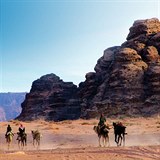 V Jordnsku lk zejmna skaln msto Petro a Wadi Rum.
