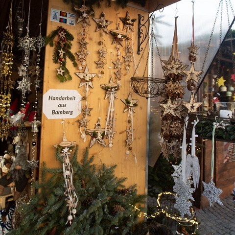 Bavorsk Bamberg je oblbenm clem turist mcch za vnonmi trhy.