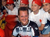 Michael Schumacher je po pádu na lyích upoutaný na lku.