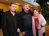 Horst Siegl s Antonínem Panenkou a Jiinou Bohdalovou na ktu kalendáe pro...