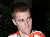 Mohou snad za uhrovitý obliej Justina Biebera drogy?