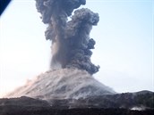Sopka Krakatoa vybuchla. Následná tsunami zabila minimáln 168 lidí.