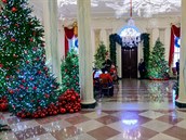 V Bílém dom se na vánoní výzdob opravdu neetilo.
