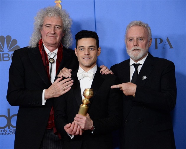 Rami Malek a někdejší kolegové Freddieho Mercuryho Brian May (vlevo) a Roger Taylor