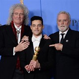 Rami Malek a nkdej kolegov Freddieho Mercuryho Bryan May (vlevo) a Roger...