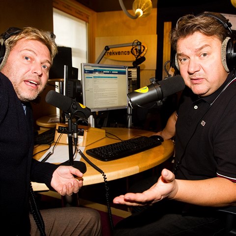 Na r�diu Frekvence 1 maj� za napaden� ��fa dve�e zav�en�.