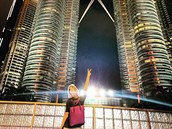 Martina Pártlová ped dominantou malajsijské metropole Kuala Lumpur.