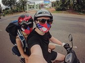 Motorka a skútr patí ve Vietnamu mezi velmi oblíbené dopravní prostedky.