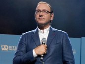 Kevin Spacey elí obvinní ze sexuálního obtování.