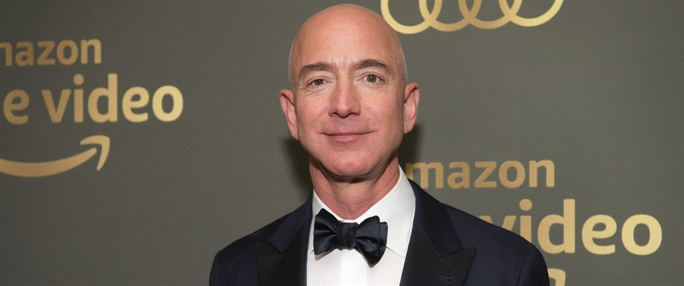 Jeff Bezos je zakladatelem a zárove generálním editelem spolenosti Amazon.