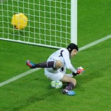 Ve finle Ligy mistr 2012 chytil Petr ech proti Bayernu Mnichov ti penalty....