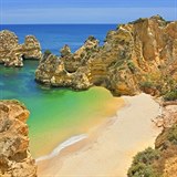 Portugalsk Algarve je astm clem turist pro jeho krsn ple a stle...