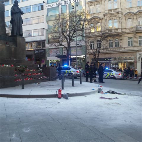 Podle nkterch zdroj to m souvislost s Janem Palachem.