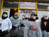 Lidé protestovali proti vyklizení Kliniky.