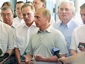 Prezident Vladimir Putin v tragédii zaujal laxní postoj a ani se nevrátil z...