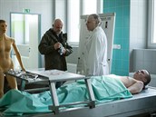 Cyril Drozda jako patolog v seriálu Rapl, kde se potkává i s Hynkem ermákem