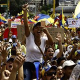 Venezuelan podporujc Juana Guaida.