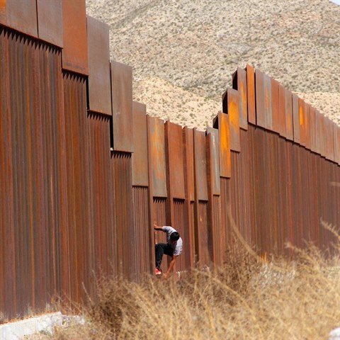 Donaldu Trumpovi by stailo hranice mezi Spojenmi stty a Mexikem obehnat...