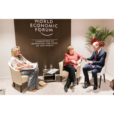 Princ William se v Davosu setkal i s nmeckou kanclkou Angelou Merkelovou.