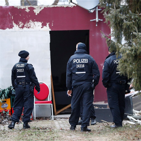 Policist prohledvali piblin ticet objekt v Berln i Braniborsku.